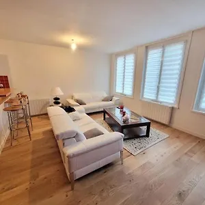 De 90m² Situe Dans Le Vieux-lille. Lille